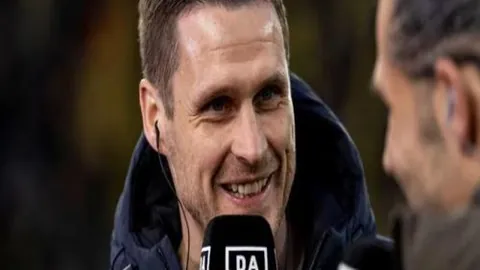 林诗栋逆袭梁靖崑：开局落后8分绝地反击，巅峰对决再燃激情！